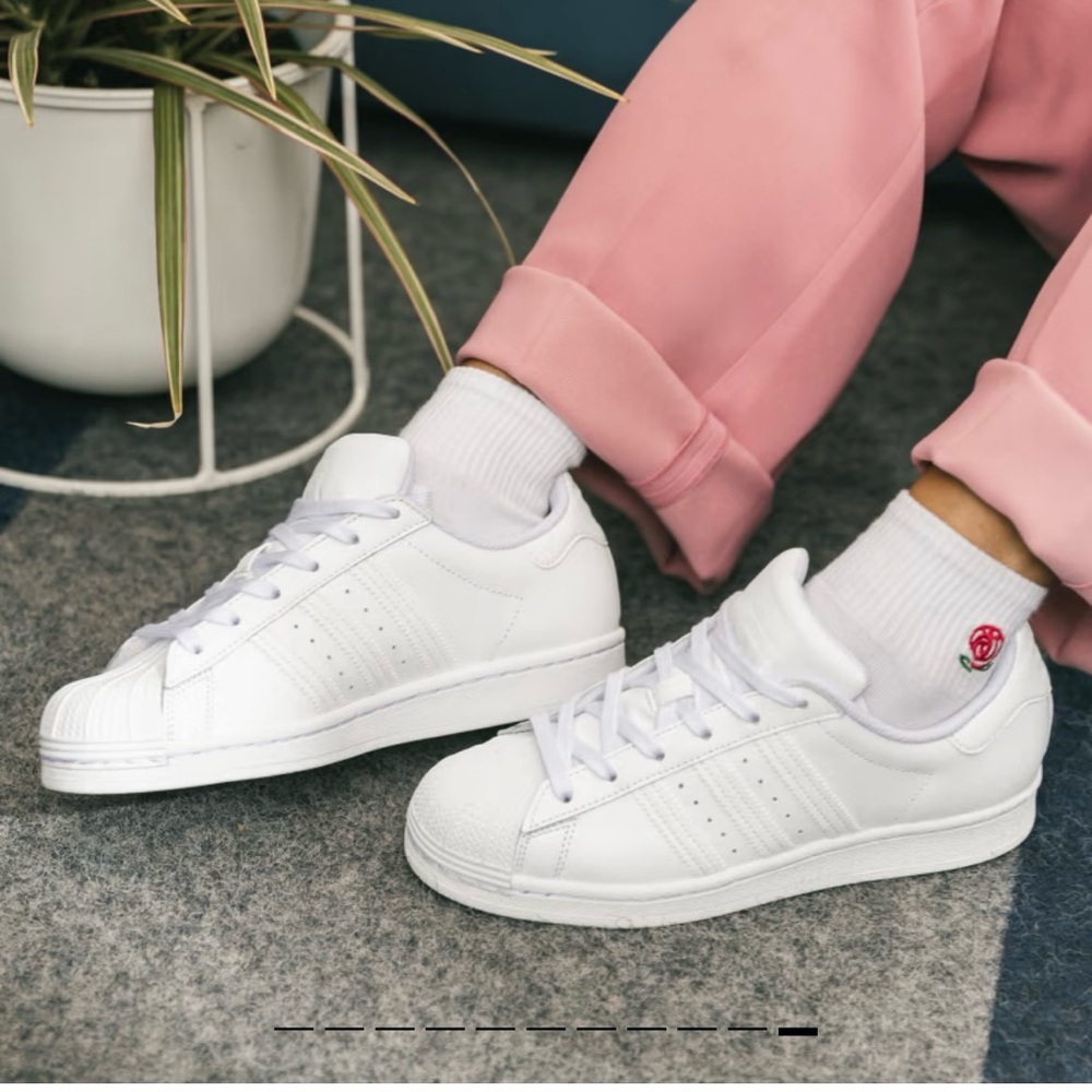Adidas | Superstar Shoes in Cloud White Size 8